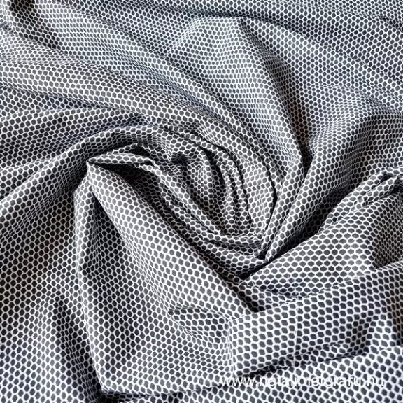Sötét szürke-fehér ostya mintás pamut perkál 220 cm széles Sötét szürke-fehér ostya mintás pamut perkál 220 cm széles