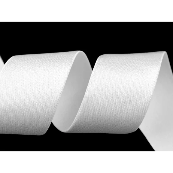 Szatén gumi 40mm - 6 fehér gyöngyös Szatén gumi 40mm - 6 fehér gyöngyös