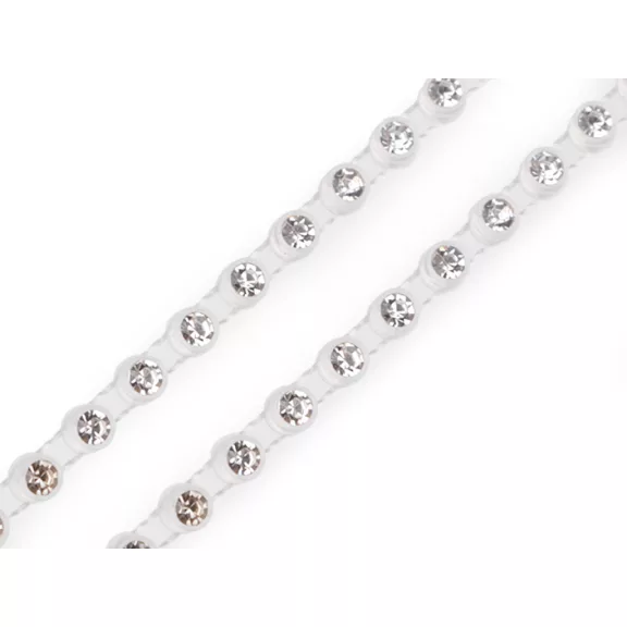 Varrható méteres strasslánc színes foglalatban Ø4 mm - 1 crystal átlátszó (27 m-os csomagolás) Varrható méteres strasslánc színes foglalatban Ø4 mm - 1 crystal átlátszó (27 m-os csomagolás)