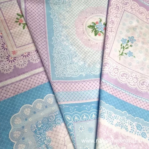 Halvány kék csipke mintás batiszt panelek