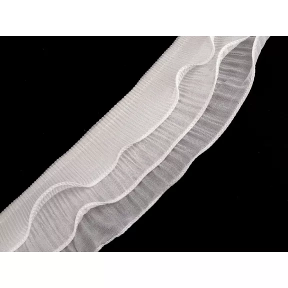 Triplán pliszírozott fodor, 75 mm széles - 1 Off White Triplán pliszírozott fodor, 75 mm széles - 1 Off White