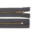 Fém cipzár zárt 20 cm 4M0 sárgaréz - 322 fekete (25 db-os csomagolás) Fém cipzár zárt 20 cm 4M0 sárgaréz - 322 fekete (25 db-os csomagolás)
