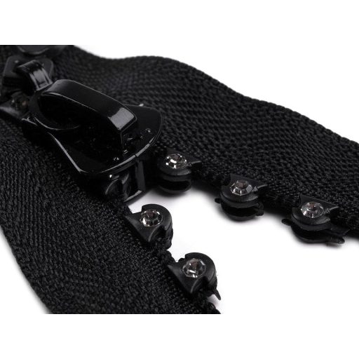 Cápa fogú cipzár 16 cm vastag No 4 strassz kövekkel