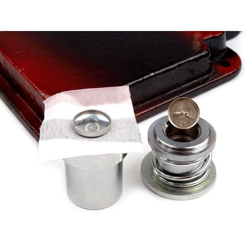 Gombalap fém alappal, kárpitos gomb 36"