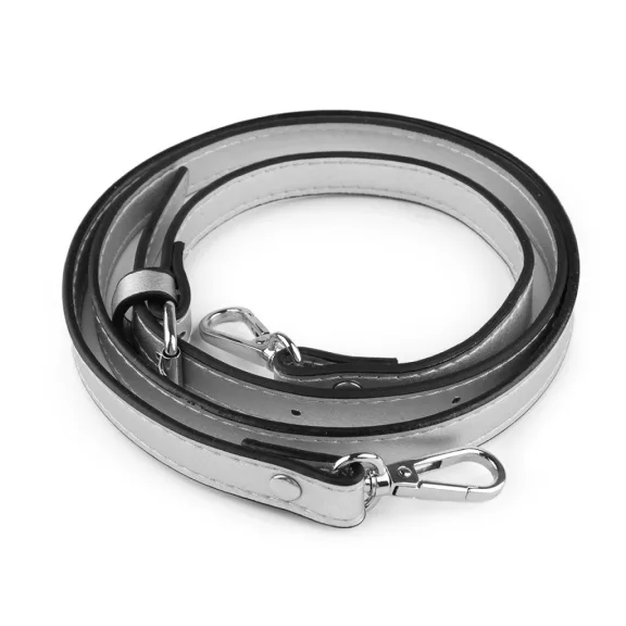 Műbőr heveder / táskafül karabinerrel hossza szélessége 1,5 cm - 8 ezüst nikkel (1 db-os csomagolás) Műbőr heveder / táskafül karabinerrel hossza szélessége 1,5 cm - 8 ezüst nikkel (1 db-os csomagolás)