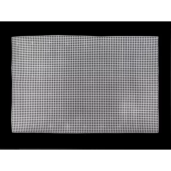 Plasztic kanava / tapiko 32,8x50,5 cm hímzőanyag - fehér (1 db-os csomagolás) Plasztic kanava / tapiko 32,8x50,5 cm hímzőanyag - fehér (1 db-os csomagolás)