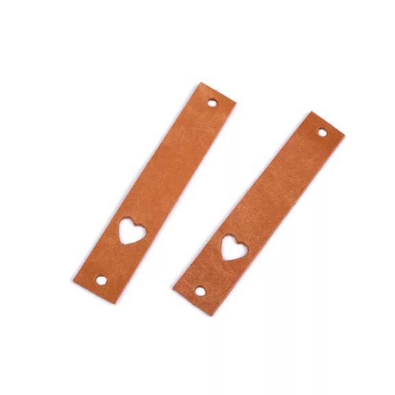 Bőr szív alakú cimke 12x70 mm - 2 természetes közepes (10 db-os csomagolás) Bőr szív alakú cimke 12x70 mm - 2 természetes közepes (10 db-os csomagolás)