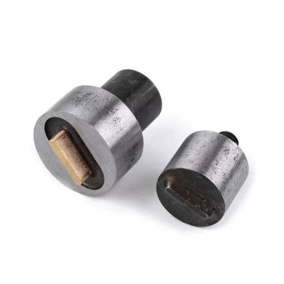 Ringliző beütő aparát / ovális ringlikhez 4x16 mm 5x18 mm szegecselő - 1 (16x4 mm) nikkel (1 szett) Ringliző beütő aparát / ovális ringlikhez 4x16 mm 5x18 mm szegecselő - 1 (16x4 mm) nikkel (1 szett)