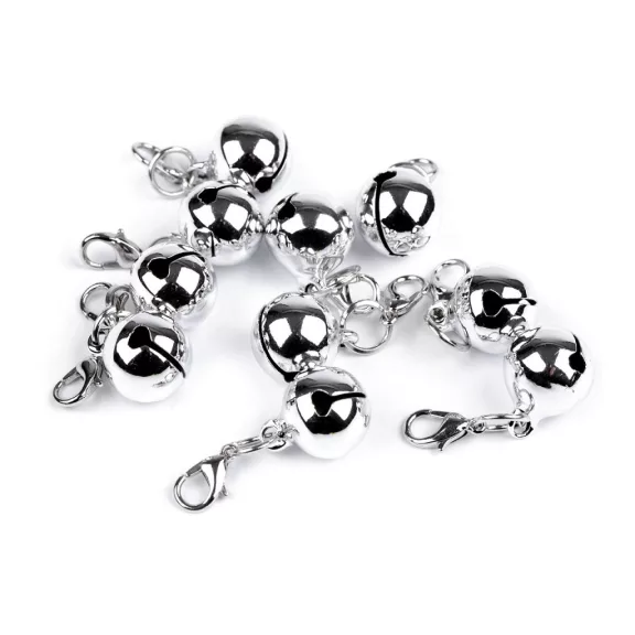 Fém csengettyű karabinerrel Ø13 mm táskadís - 1 ezüst (20 db-os csomagolás) Fém csengettyű karabinerrel Ø13 mm táskadís - 1 ezüst (20 db-os csomagolás)