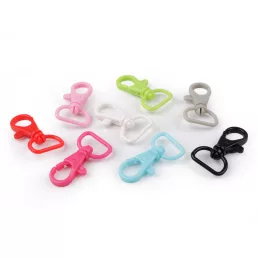 Műanyag karabiner bújtató 17 mm