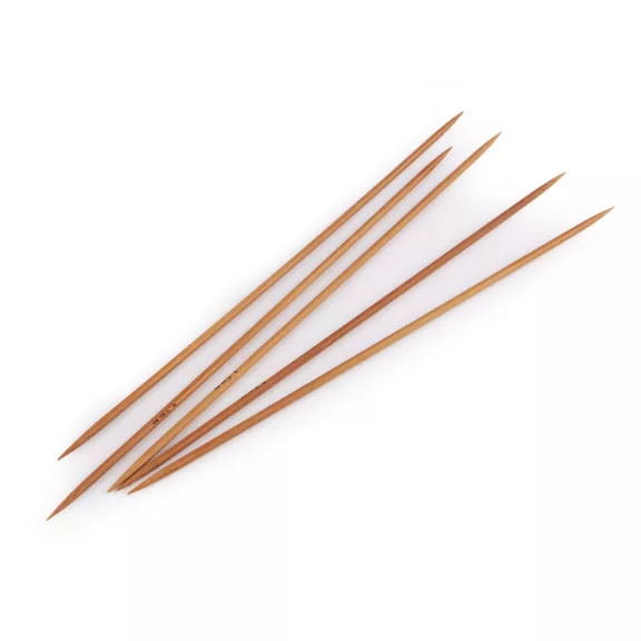 Kesztyűkötőtű 2; 2,5; 3; 3,5; 4,5 - 4 (3,5 mm) sötét bambusz (5 szett) Kesztyűkötőtű 2; 2,5; 3; 3,5; 4,5 - 4 (3,5 mm) sötét bambusz (5 szett)