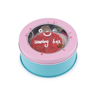 Varrókészlet fémdobozban