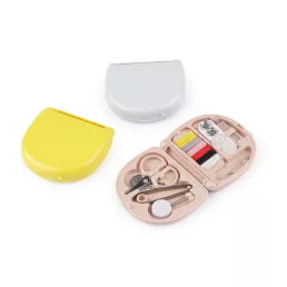 Utazó varrókészlet műanyag dobozban