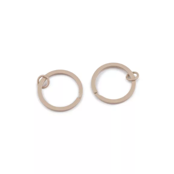 Lapos lakkozott kulcskarika összekötő szemmel, Ø30 mm kulcstartókhoz - 3 világos bézs (10 db-os csomagolás) Lapos lakkozott kulcskarika összekötő szemmel, Ø30 mm kulcstartókhoz - 3 világos bézs (10 db-os csomagolás)