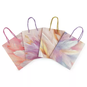   Ajándéktasak tollak mintás és csillámprral 18x23 cm - variáns készlet (12 db-os csomagolás)