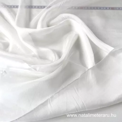Fehér hernyóselyem sifon