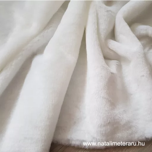Fehér rövid szőrű műszőrme csík 30 cm x 148 cm