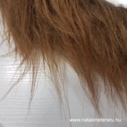 Vöröses barna hosszú szálú műszőrme