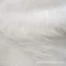 Törtfehér hosszú szálú prémium műszőrme 