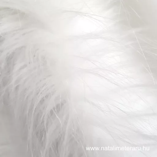 Törtfehér hosszú szálú prémium műszőrme 