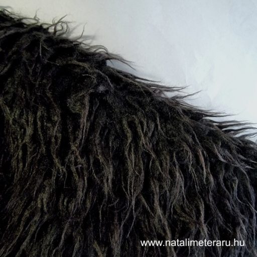 Fekete racka jellegű középhosszú műszőrme