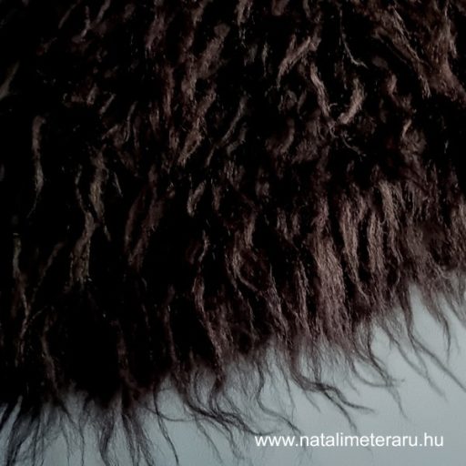 Fekete racka jellegű középhosszú műszőrme