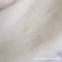 Törtfehér gyapjú pihe-puha műszőrme